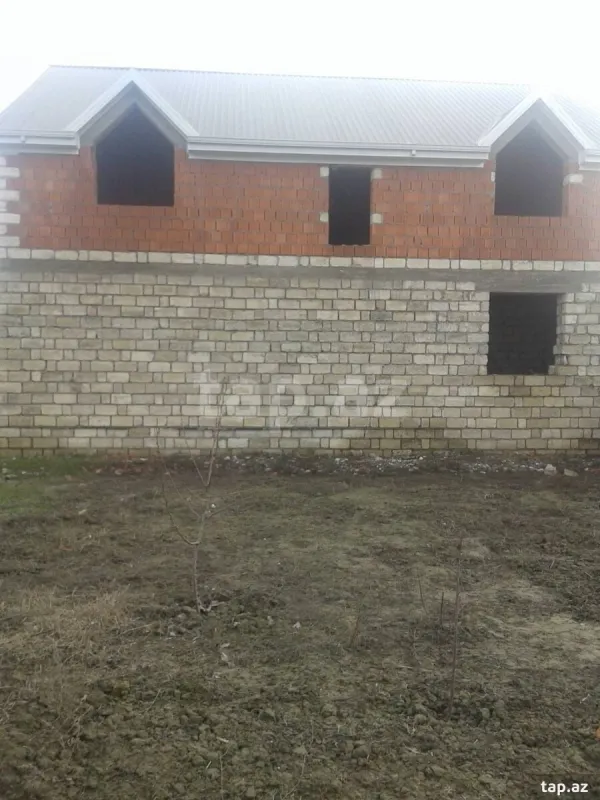 Satılır 7 otaqlı həyət evi