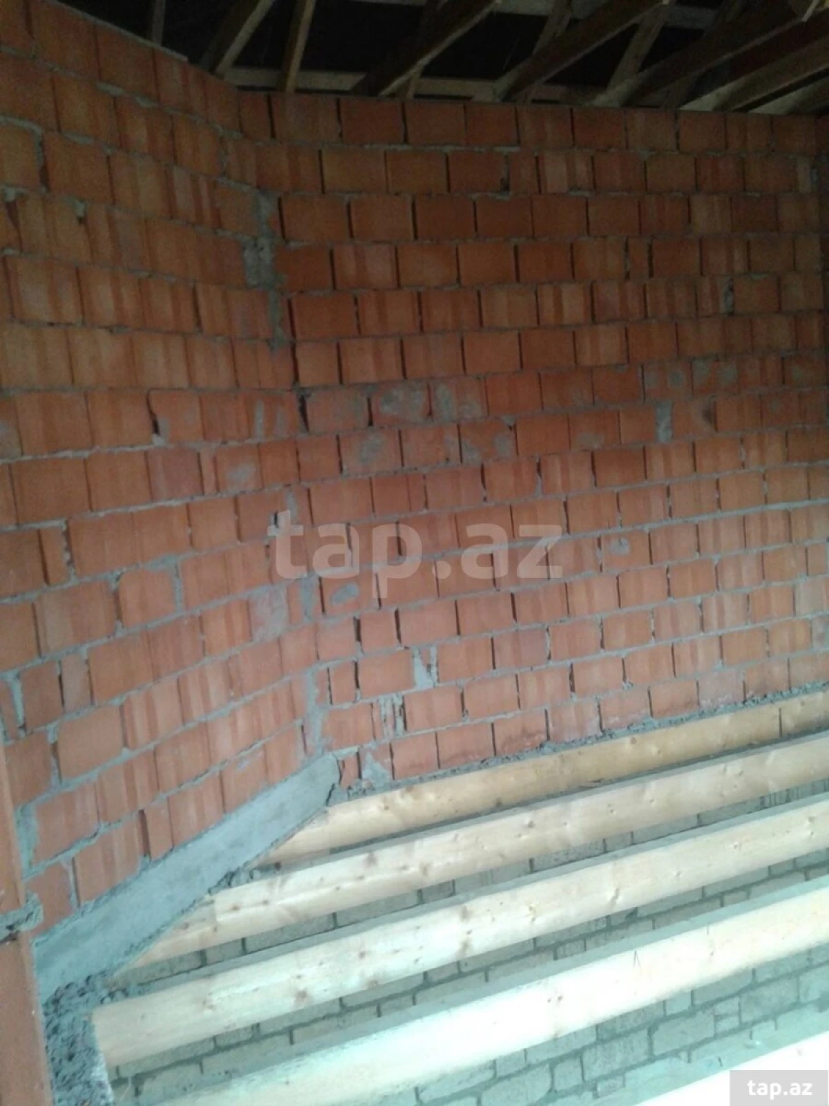 Satılır 7 otaqlı həyət evi