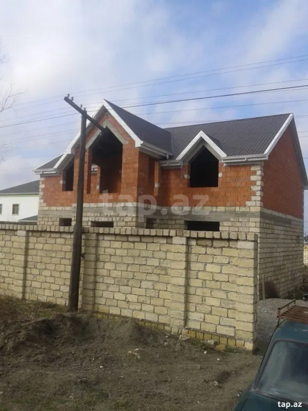 Satılır 7 otaqlı həyət evi