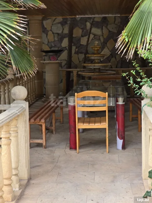 Satılır 10 otaqlı həyət evi