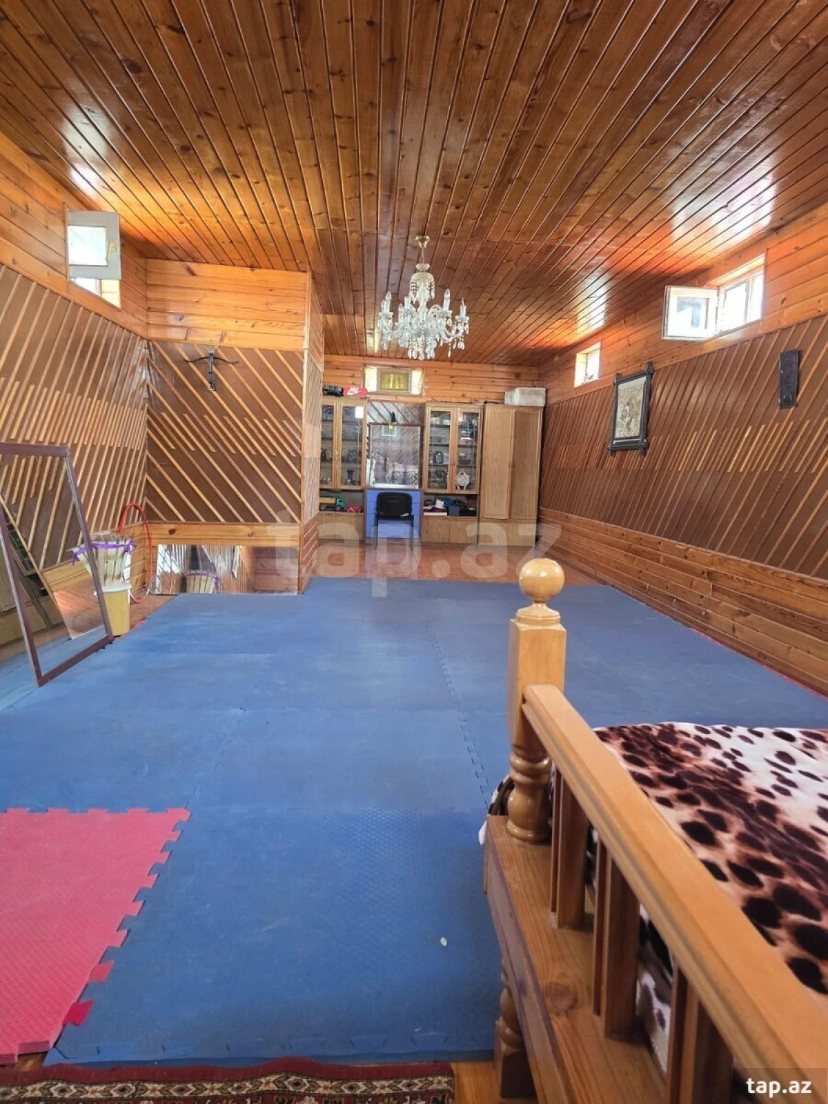 Satılır 10 otaqlı həyət evi