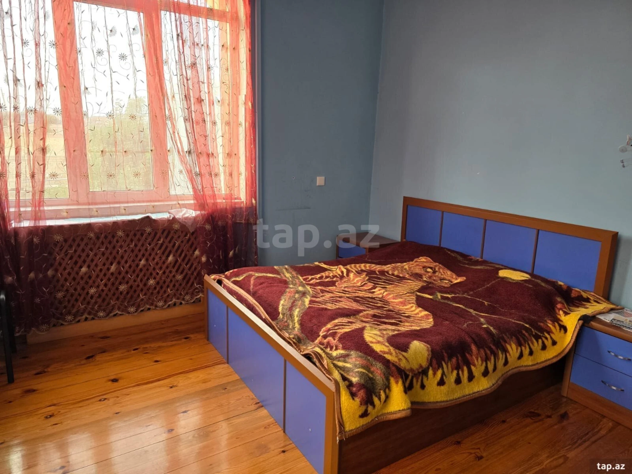 Satılır 10 otaqlı həyət evi