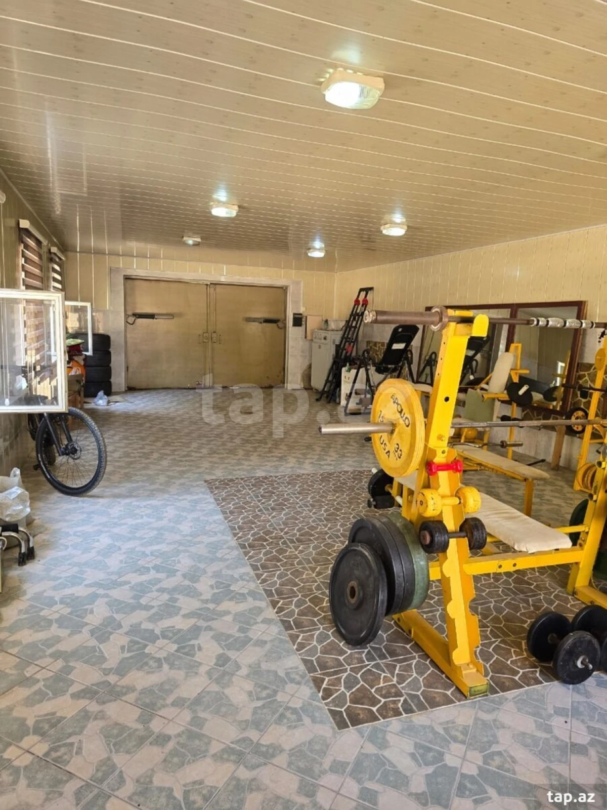 Satılır 10 otaqlı həyət evi