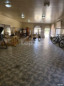 Satılır 10 otaqlı həyət evi