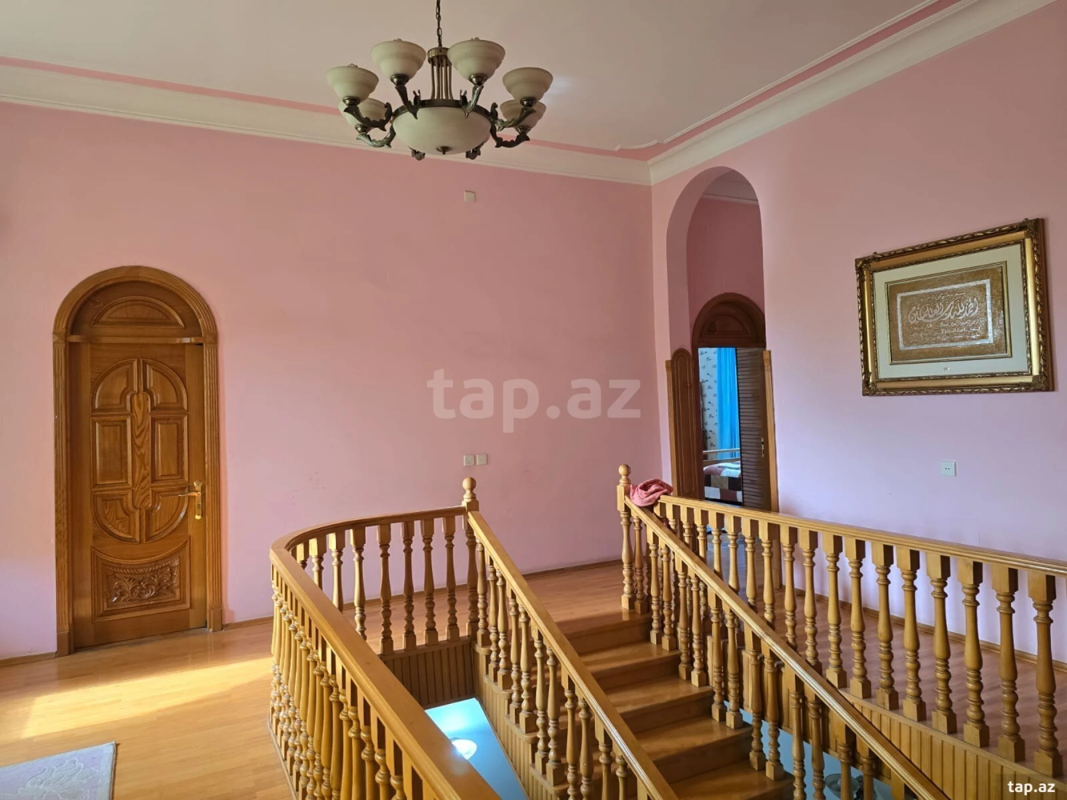 Satılır 10 otaqlı həyət evi