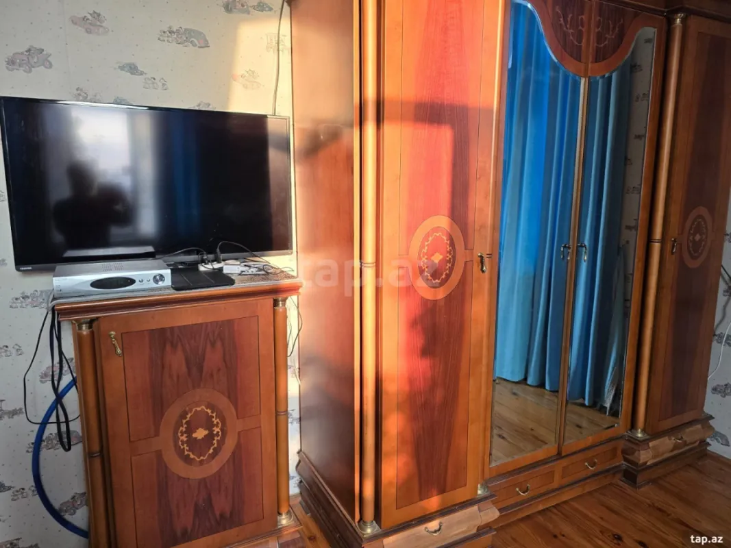 Satılır 10 otaqlı həyət evi