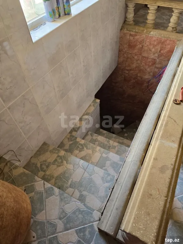 Satılır 10 otaqlı həyət evi