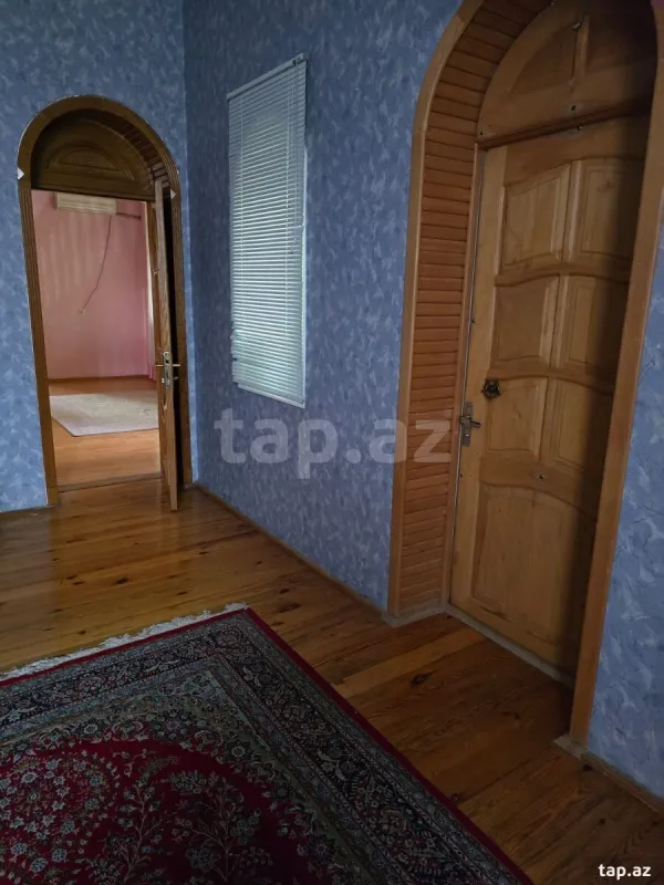 Satılır 10 otaqlı həyət evi