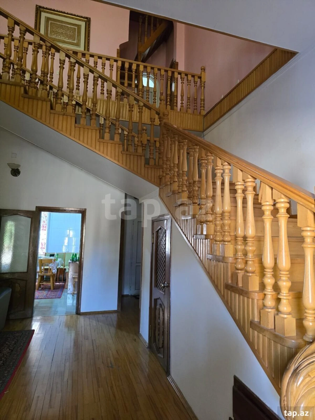 Satılır 10 otaqlı həyət evi