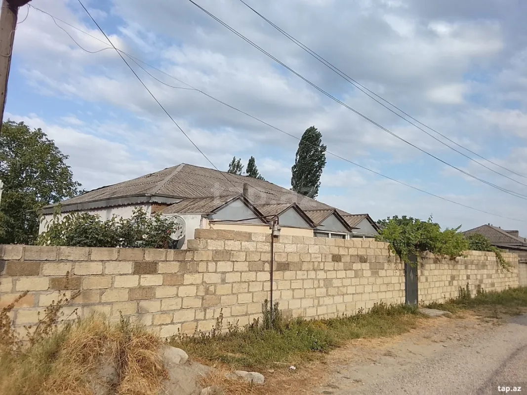 Satılır 4 otaqlı həyət evi