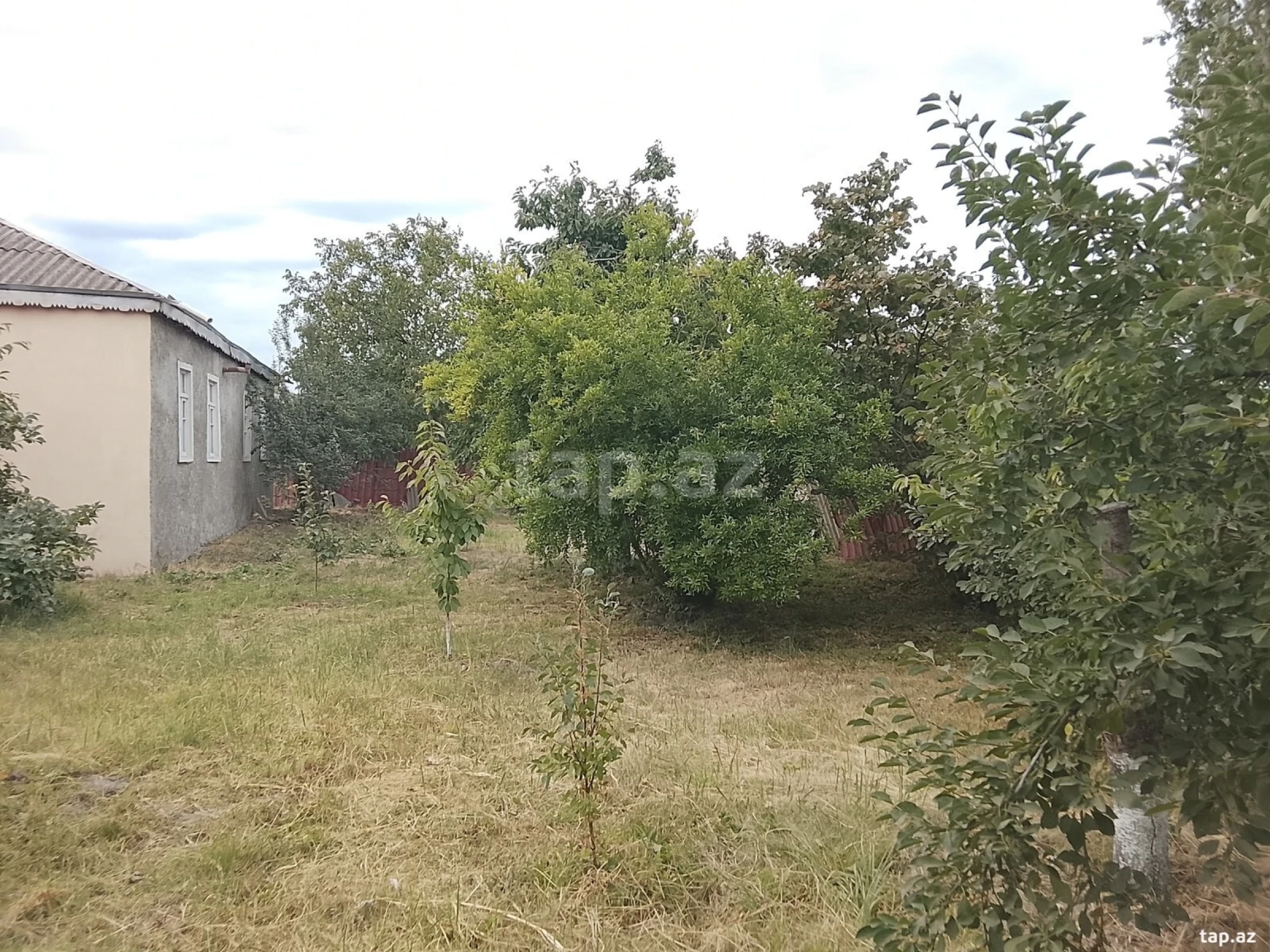 Satılır 4 otaqlı həyət evi