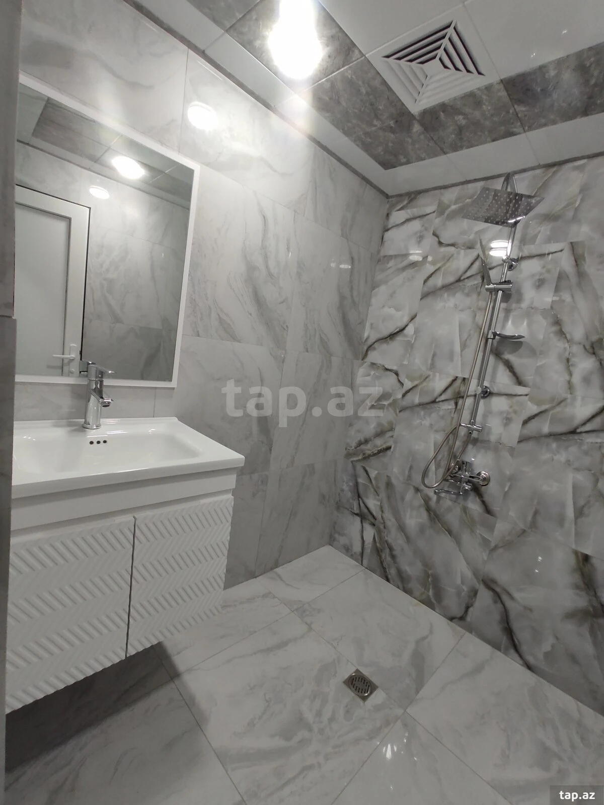 Satılır 3 otaqlı mənzil 75 m²