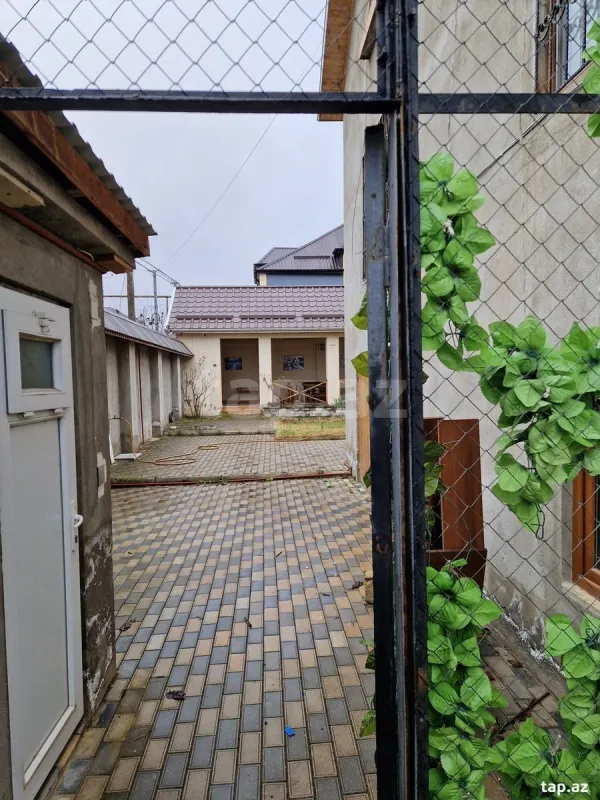 Satılır 7 otaqlı həyət evi