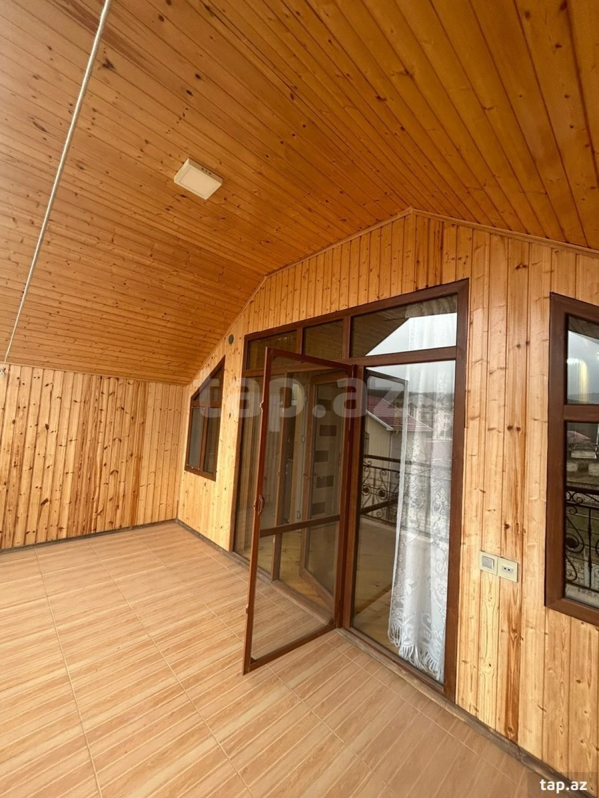 Satılır 7 otaqlı həyət evi