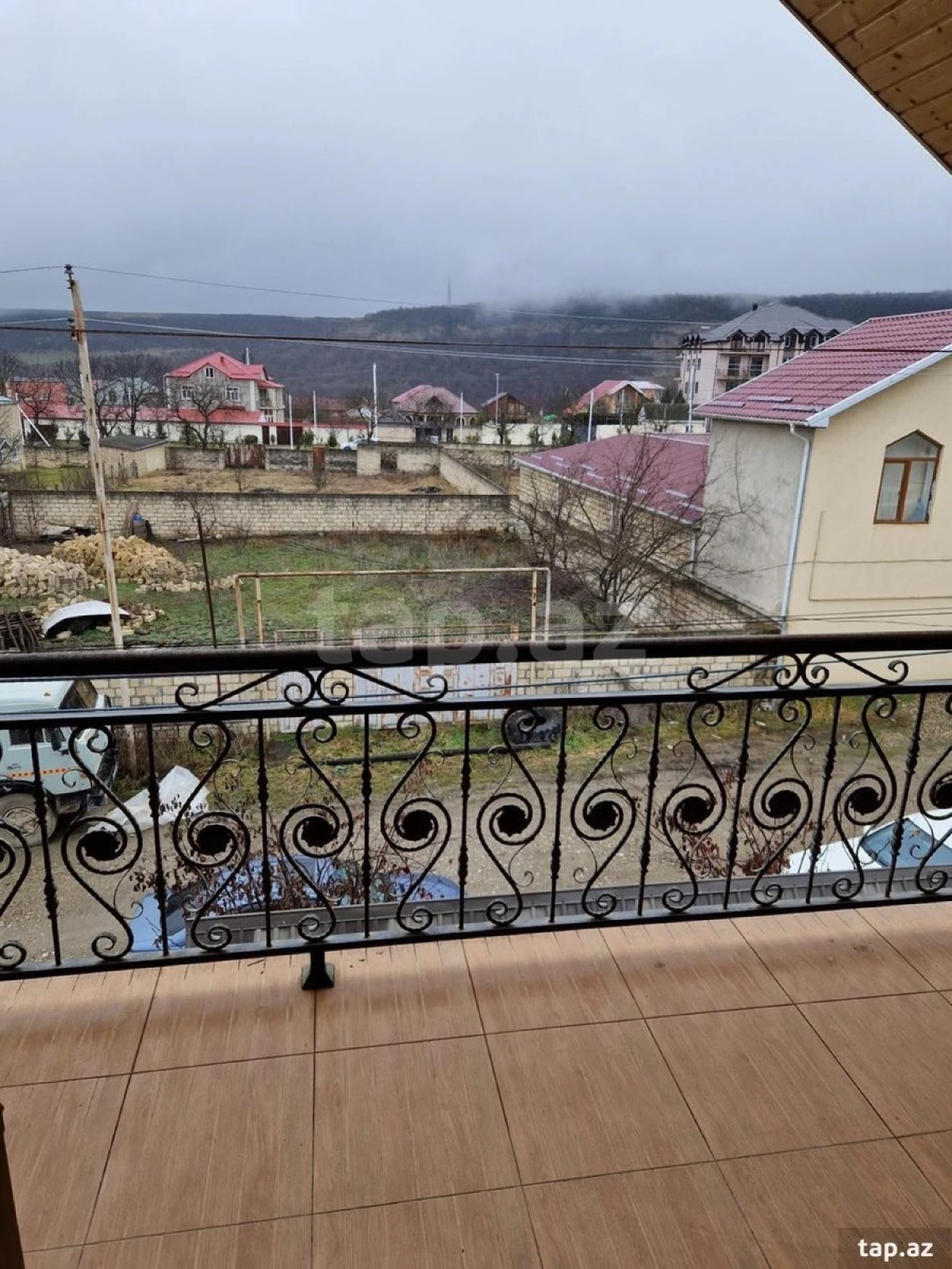 Satılır 7 otaqlı həyət evi