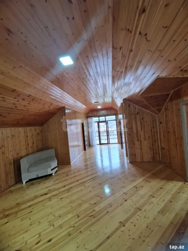 Satılır 7 otaqlı həyət evi