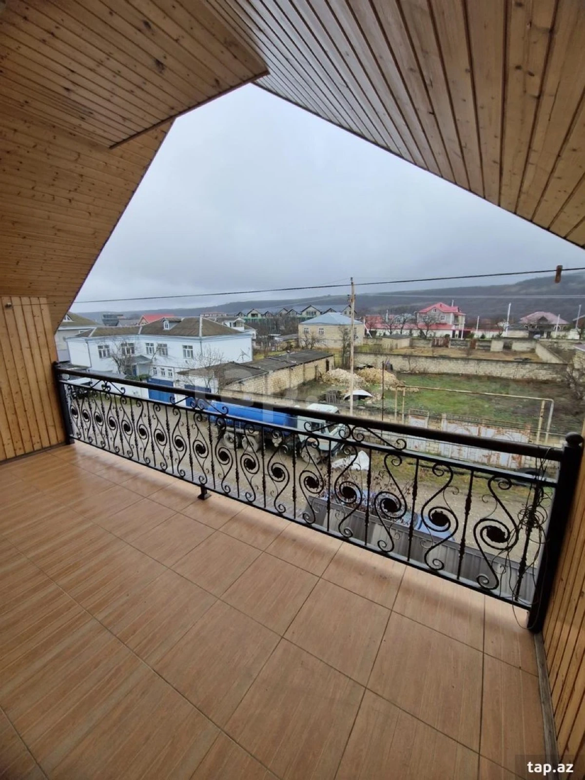 Satılır 7 otaqlı həyət evi