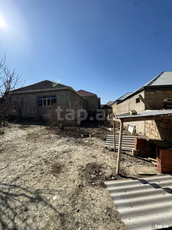 Satılır 4 otaqlı həyət evi