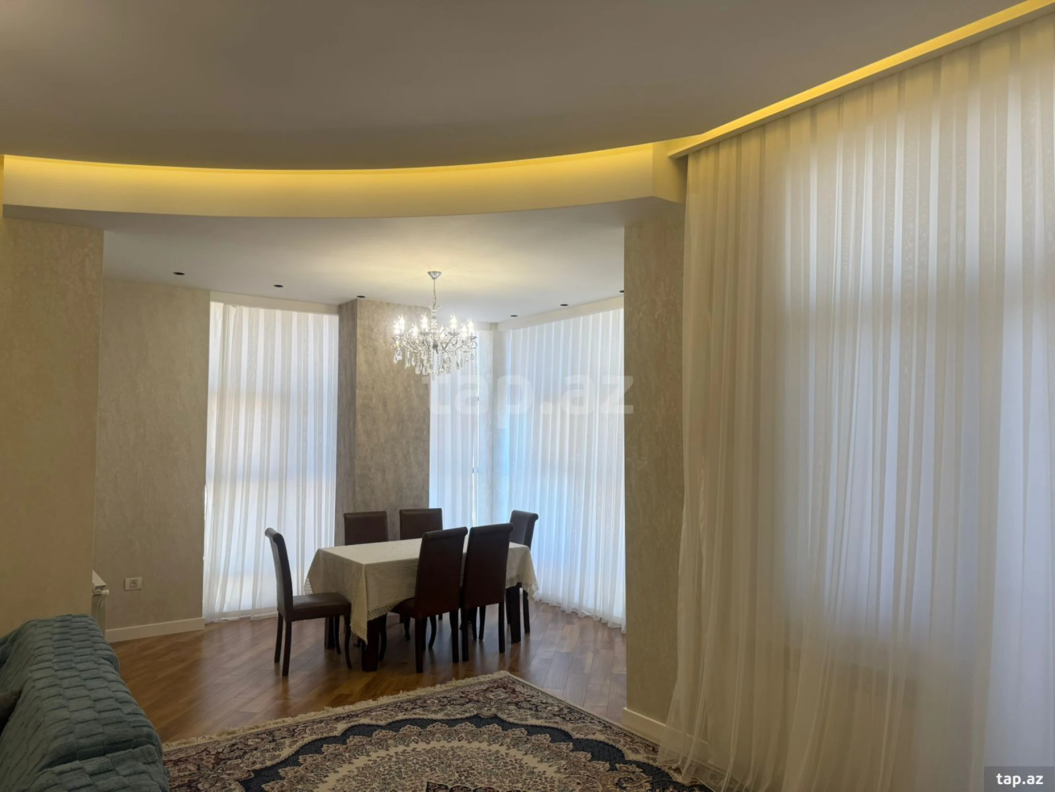 Kirayə verilir 3 otaqlı yeni tikili 137 m²