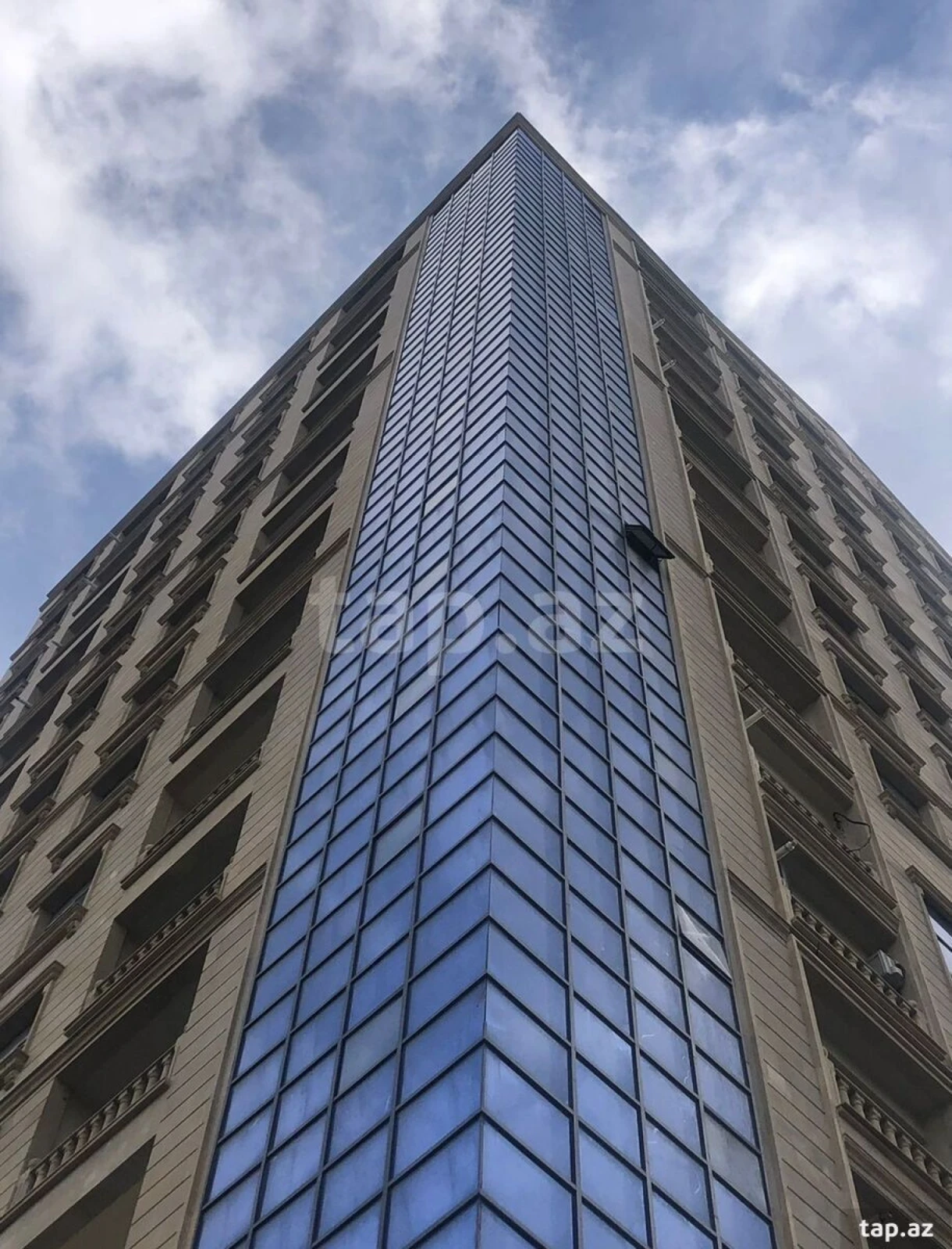 Kirayə verilir 3 otaqlı yeni tikili 137 m²