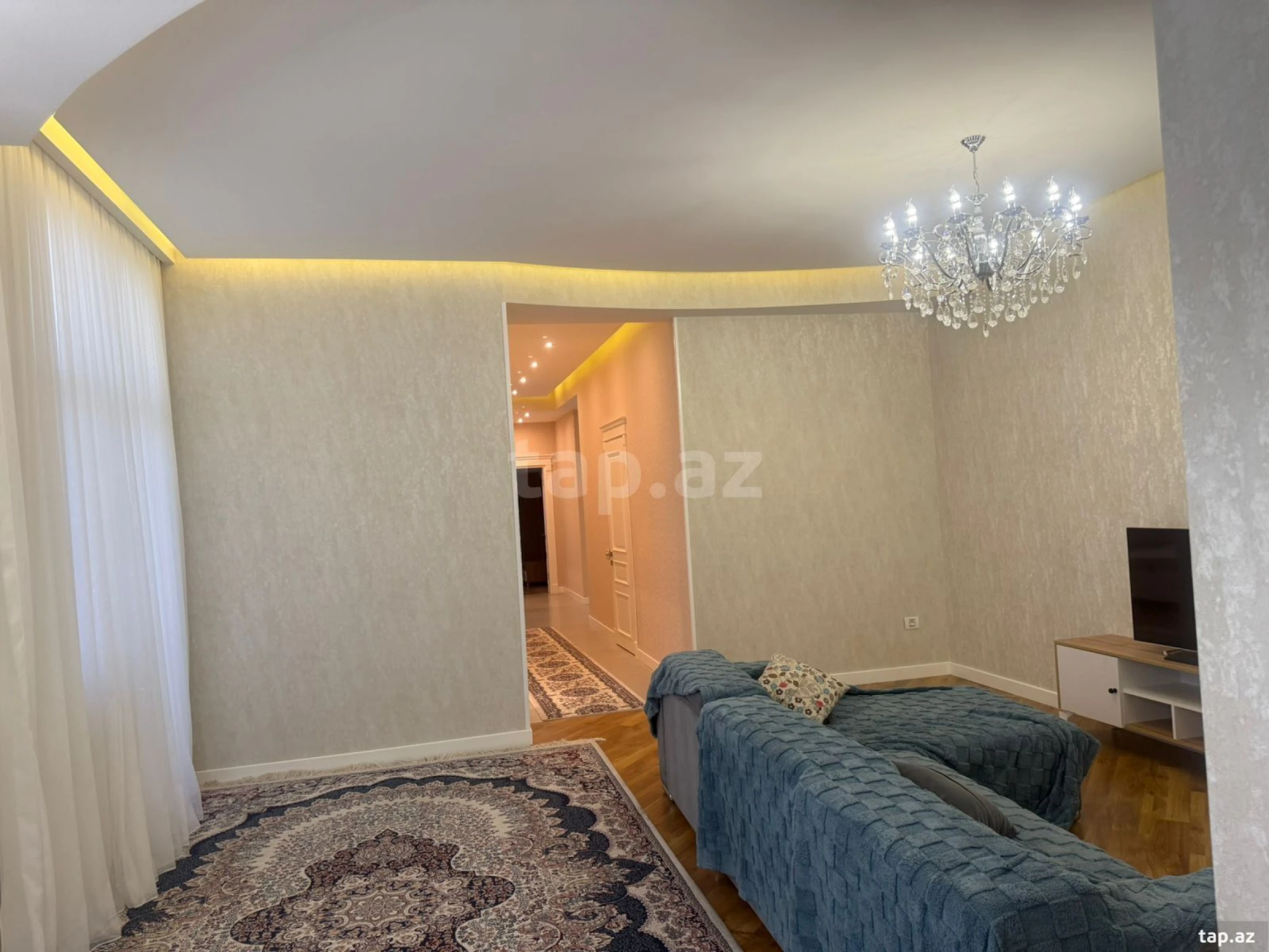 Kirayə verilir 3 otaqlı yeni tikili 137 m²