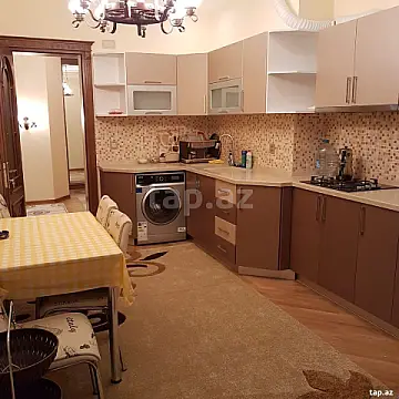 Kirayə verilir 3 otaqlı yeni tikili 170 m²