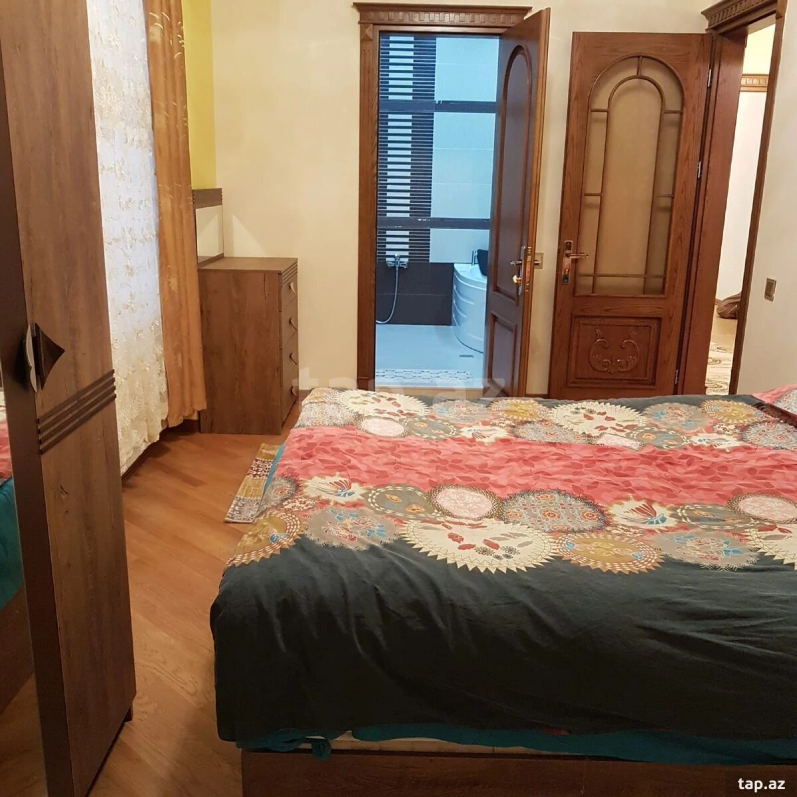 Kirayə verilir 3 otaqlı yeni tikili 170 m²