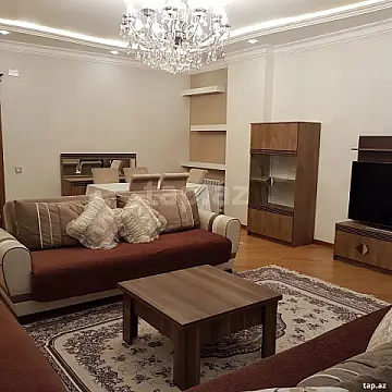 Kirayə verilir 3 otaqlı yeni tikili 170 m²