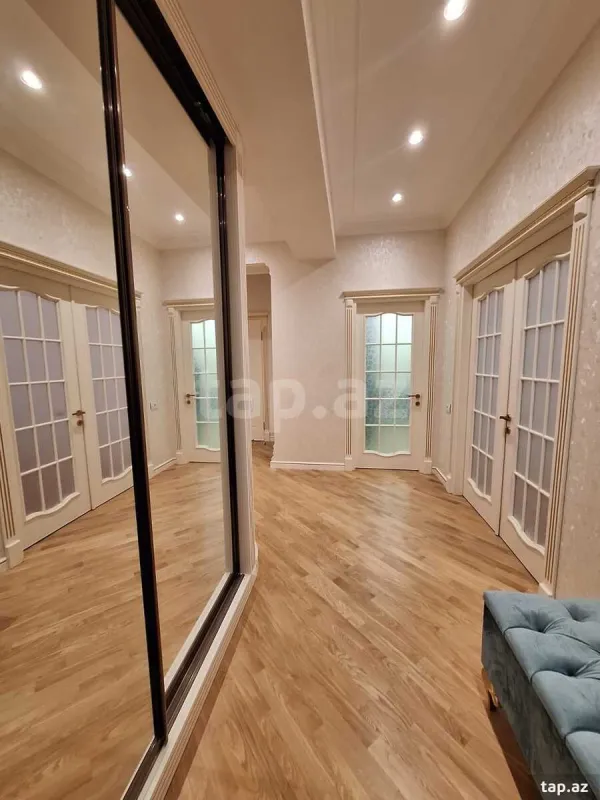 Satılır 3 otaqlı yeni tikili 135 m²