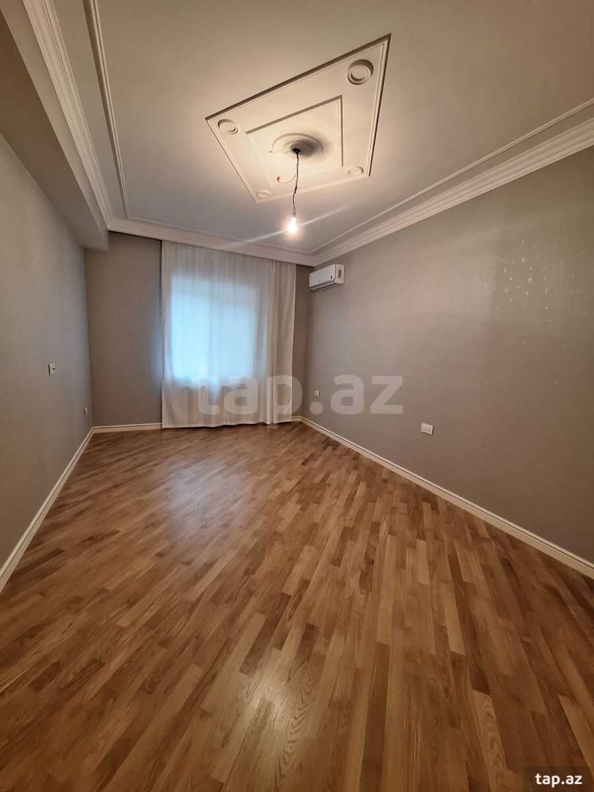 Satılır 3 otaqlı yeni tikili 135 m²