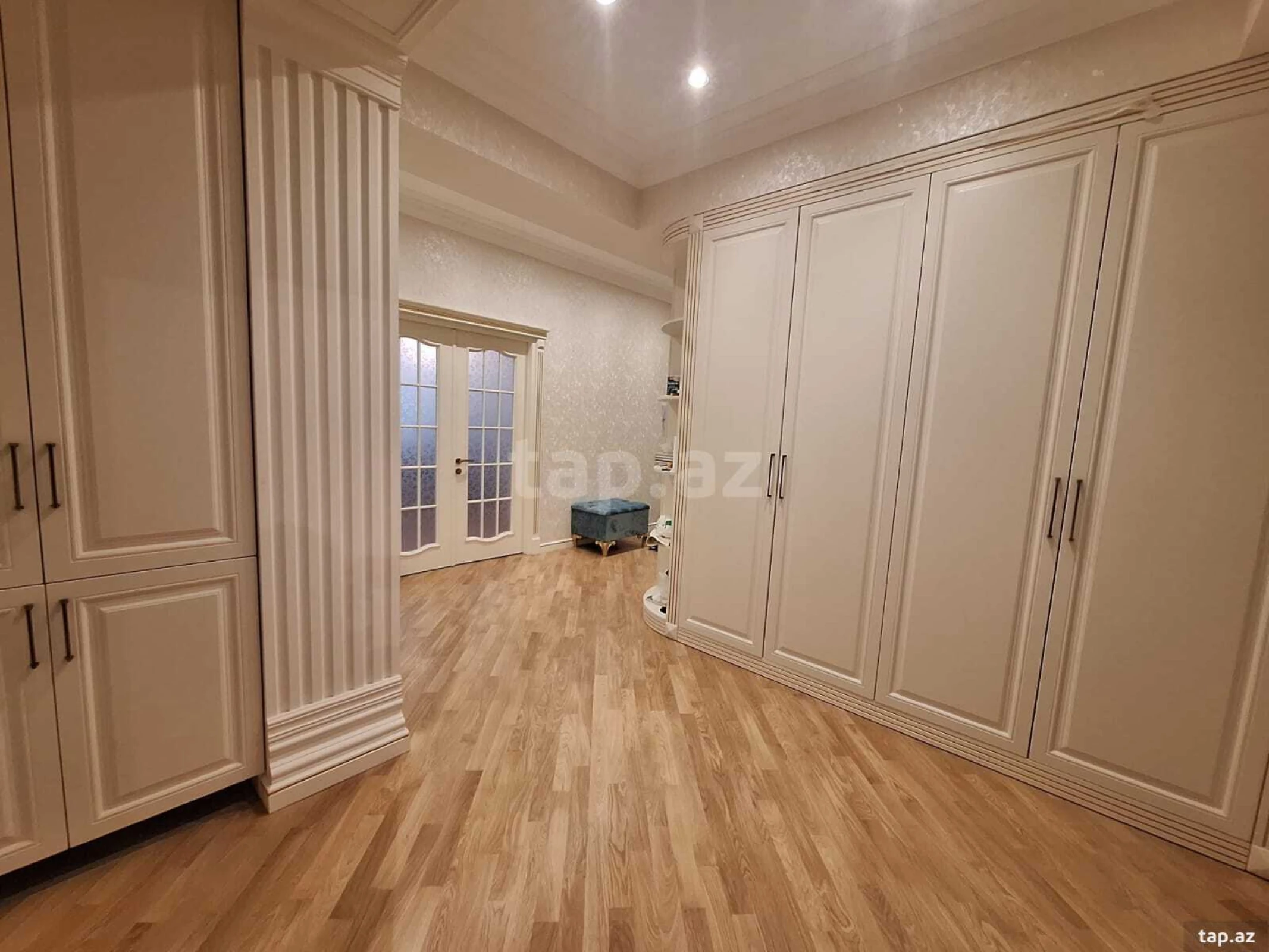Satılır 3 otaqlı yeni tikili 135 m²