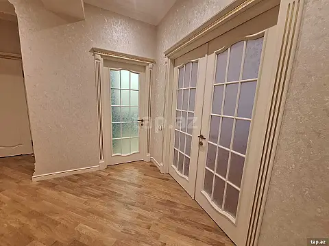 Satılır 3 otaqlı yeni tikili 135 m²