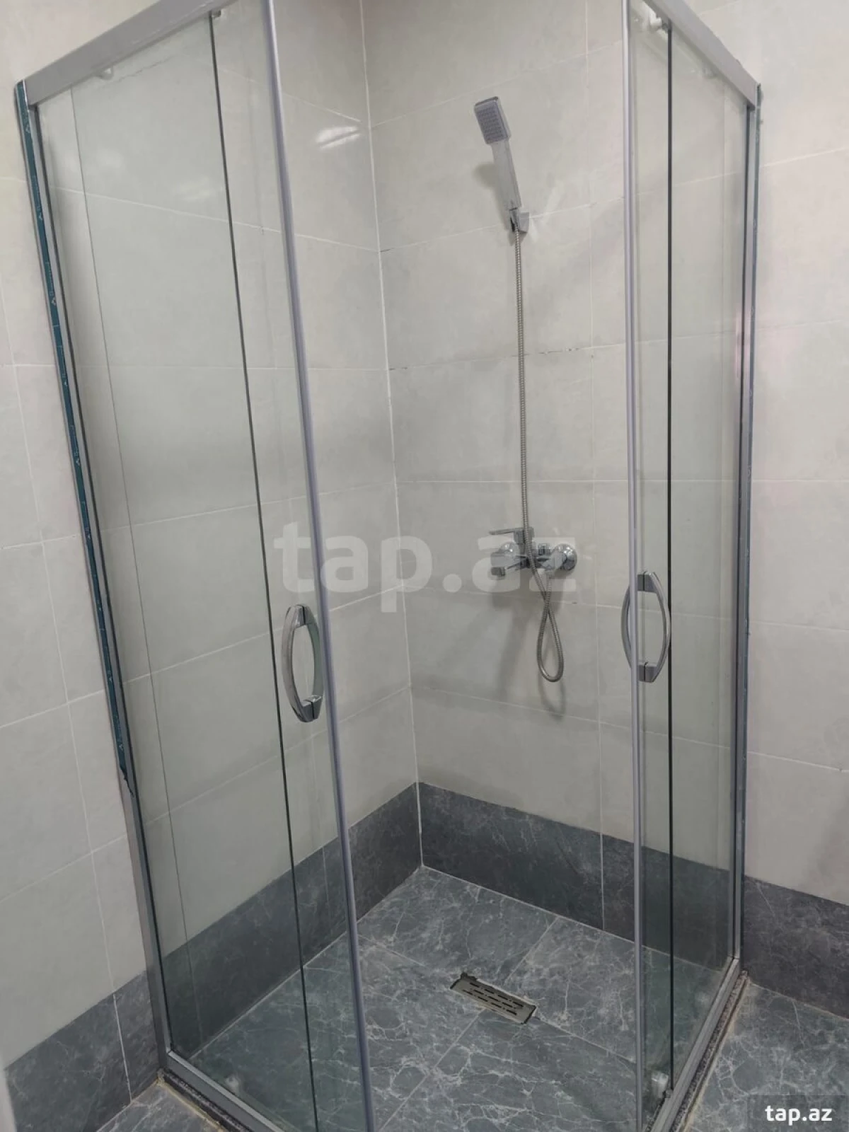 Kirayə verilir 2 otaqlı yeni tikili 68 m²