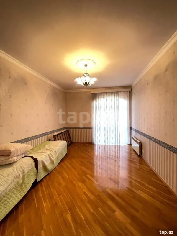 Kirayə verilir 9 otaqlı həyət evi