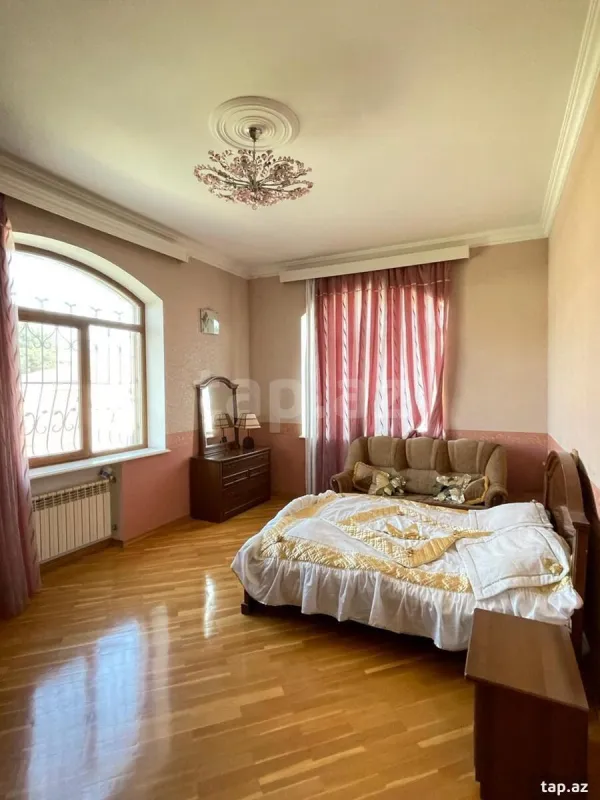Kirayə verilir 9 otaqlı həyət evi