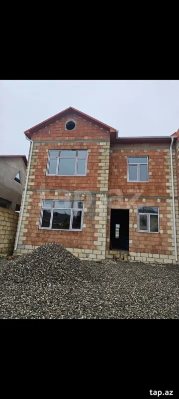 Satılır 4 otaqlı həyət evi