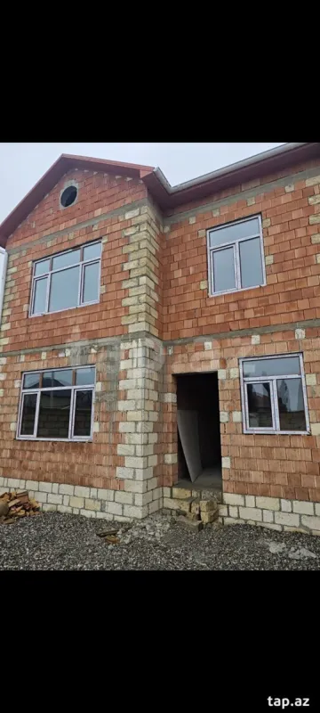 Satılır 4 otaqlı həyət evi