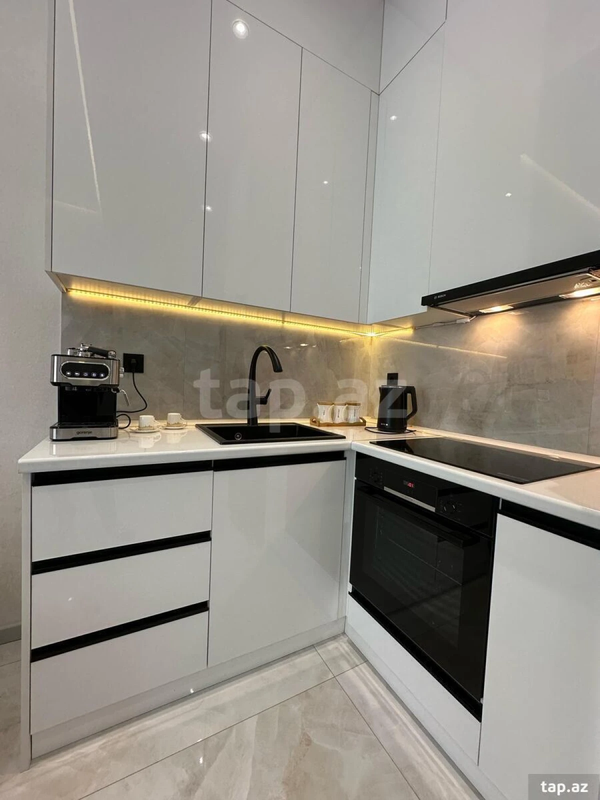 Kirayə verilir 2 otaqlı yeni tikili 77 m²