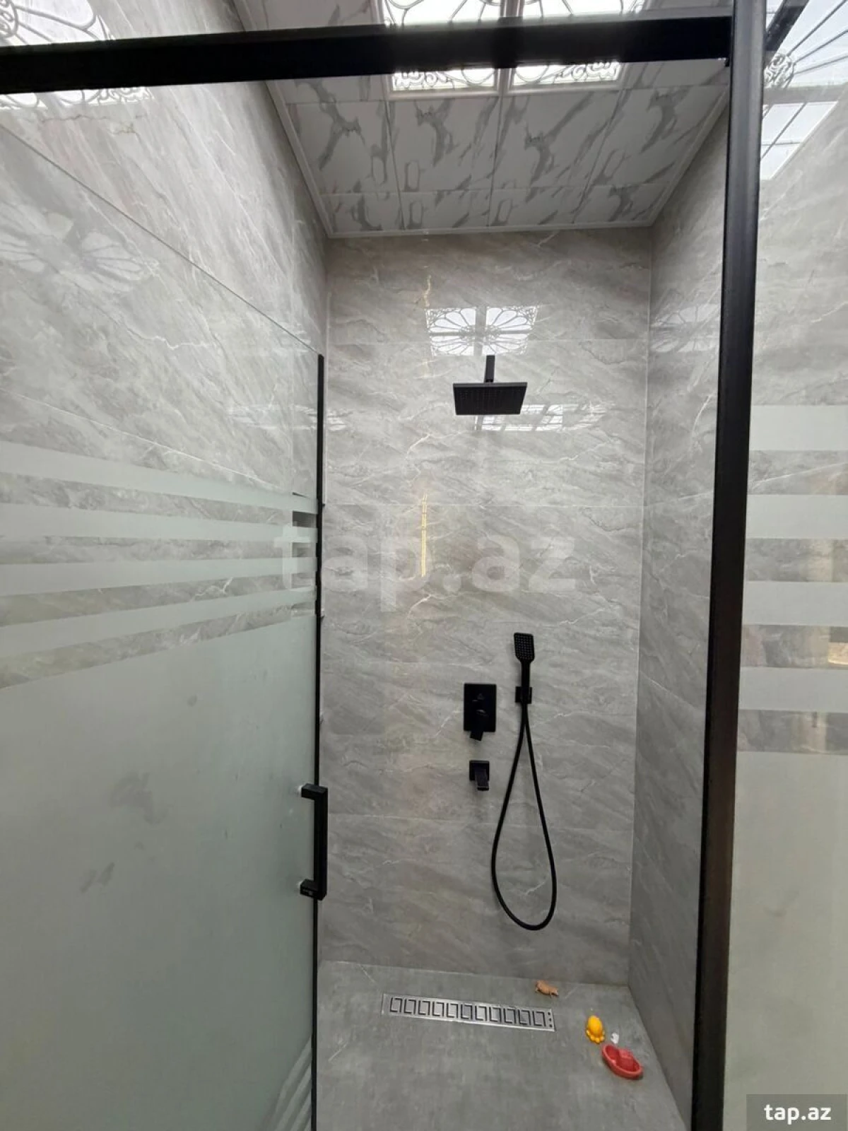 Kirayə verilir 3 otaqlı yeni tikili 90 m²