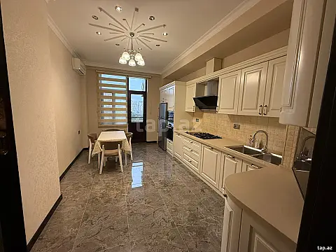 Kirayə verilir 3 otaqlı yeni tikili 153 m²