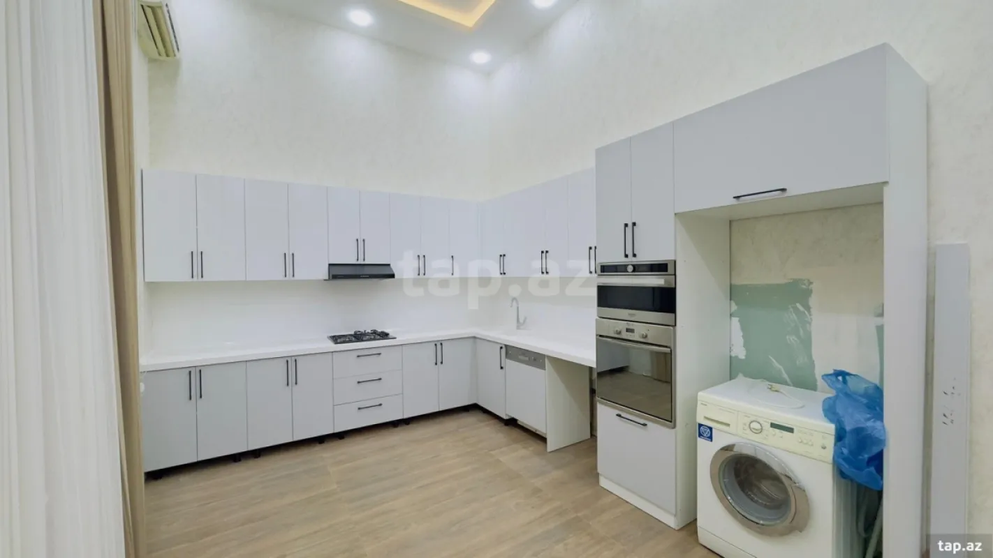 Satılır 5 otaqlı mənzil 220 m²