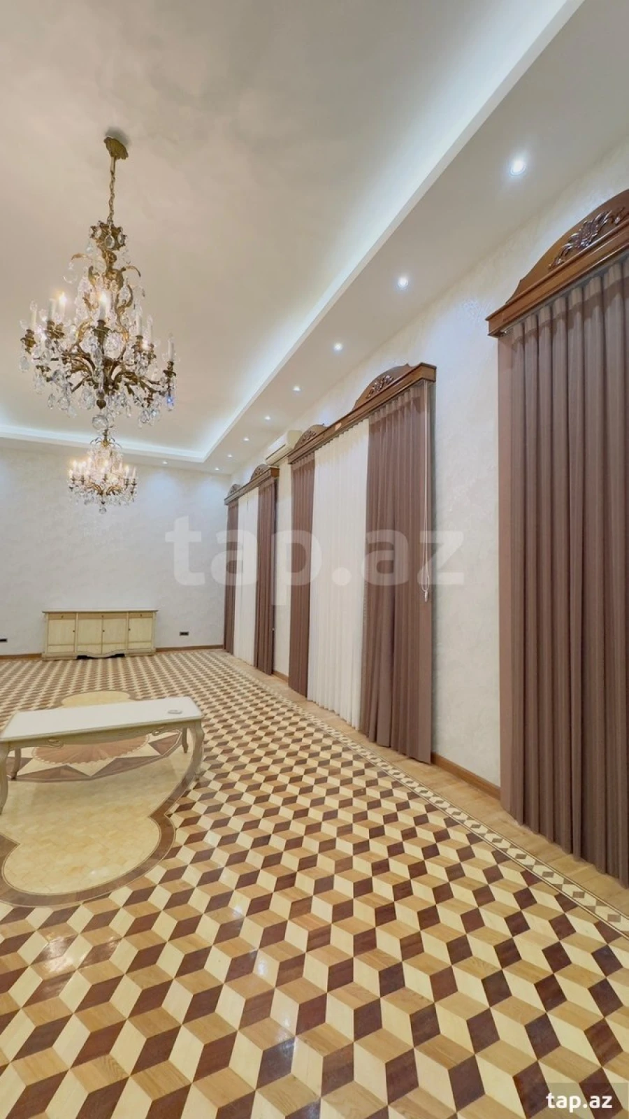 Satılır 5 otaqlı mənzil 220 m²