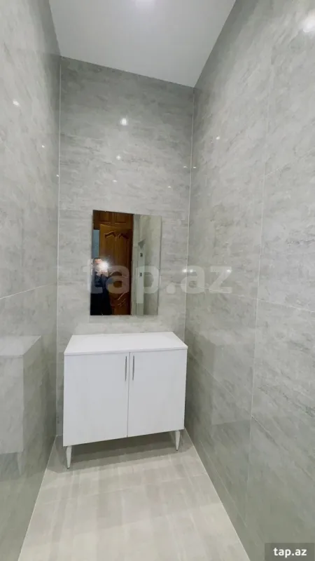 Satılır 5 otaqlı mənzil 220 m²