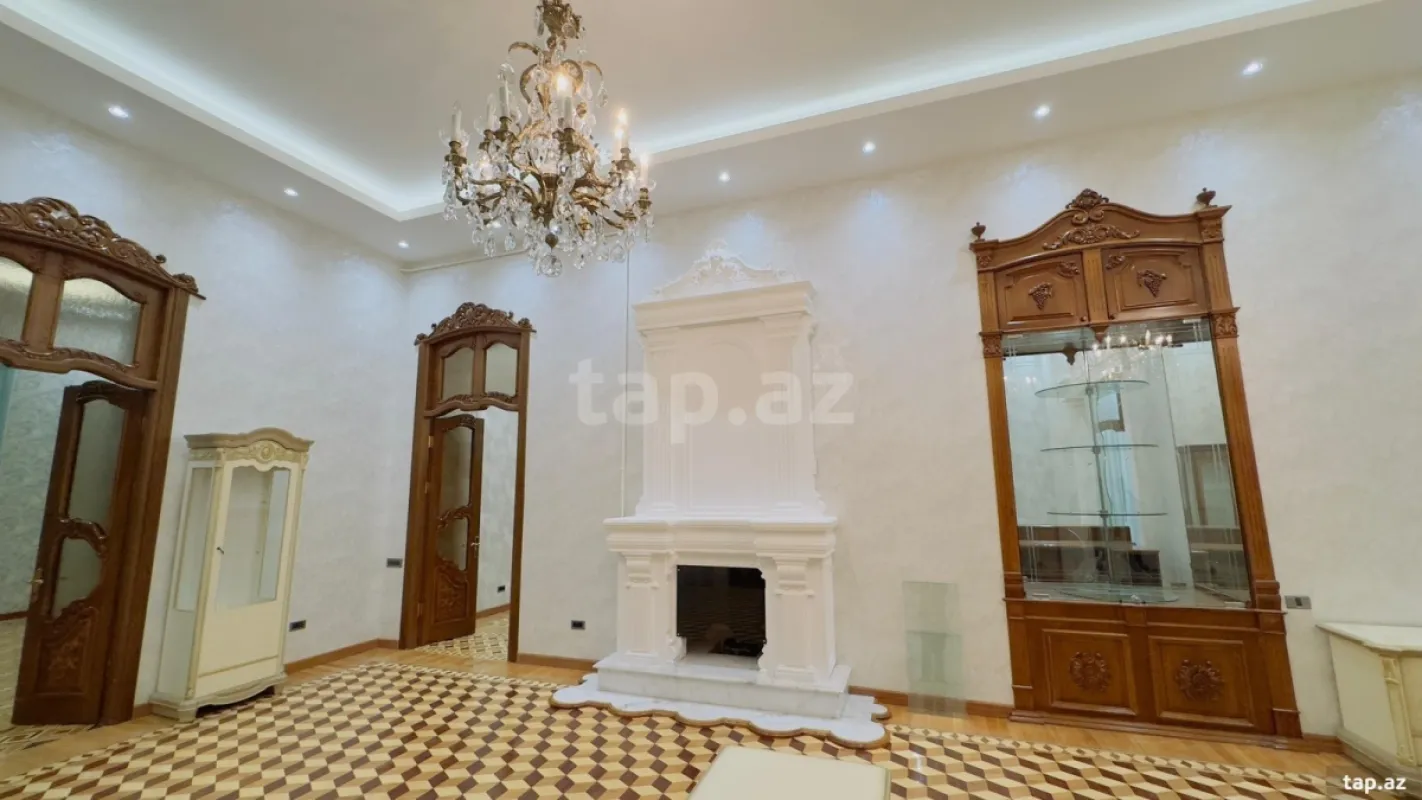 Satılır 5 otaqlı mənzil 220 m²