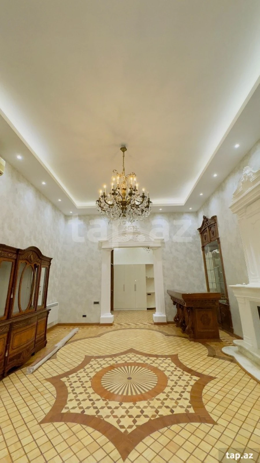 Satılır 5 otaqlı mənzil 220 m²