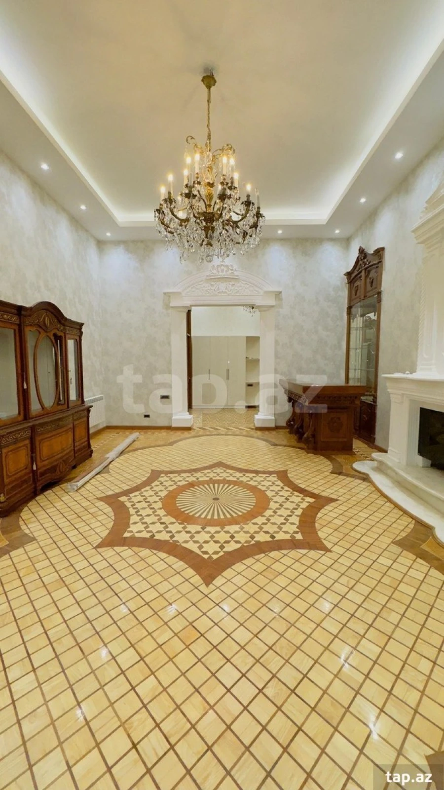 Satılır 5 otaqlı mənzil 220 m²