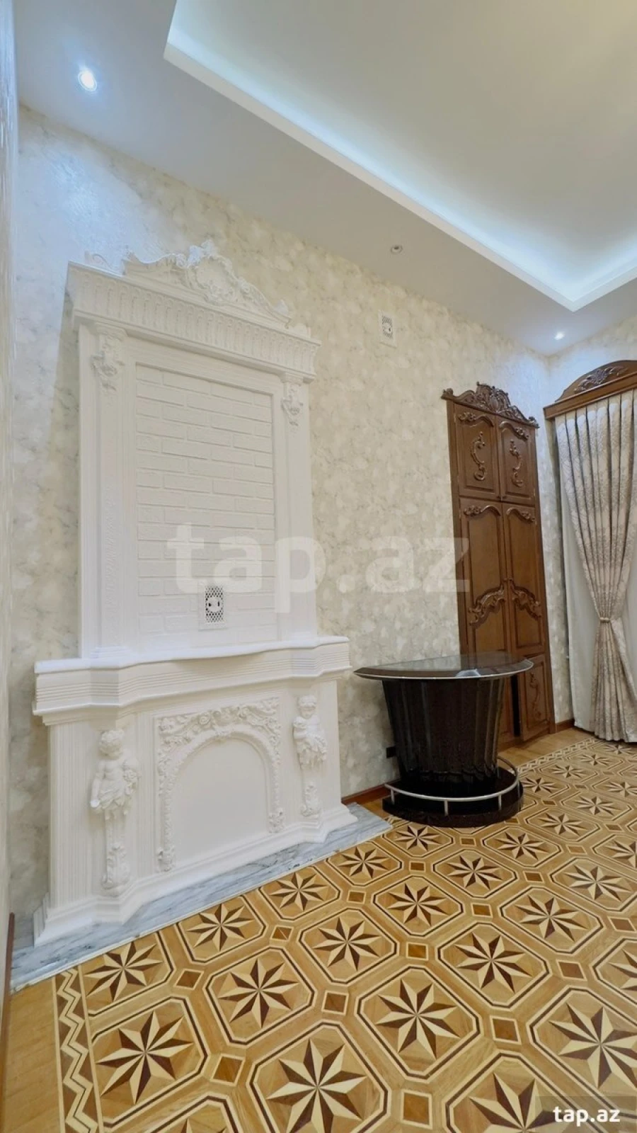 Satılır 5 otaqlı mənzil 220 m²