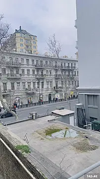 Satılır 5 otaqlı mənzil 220 m²