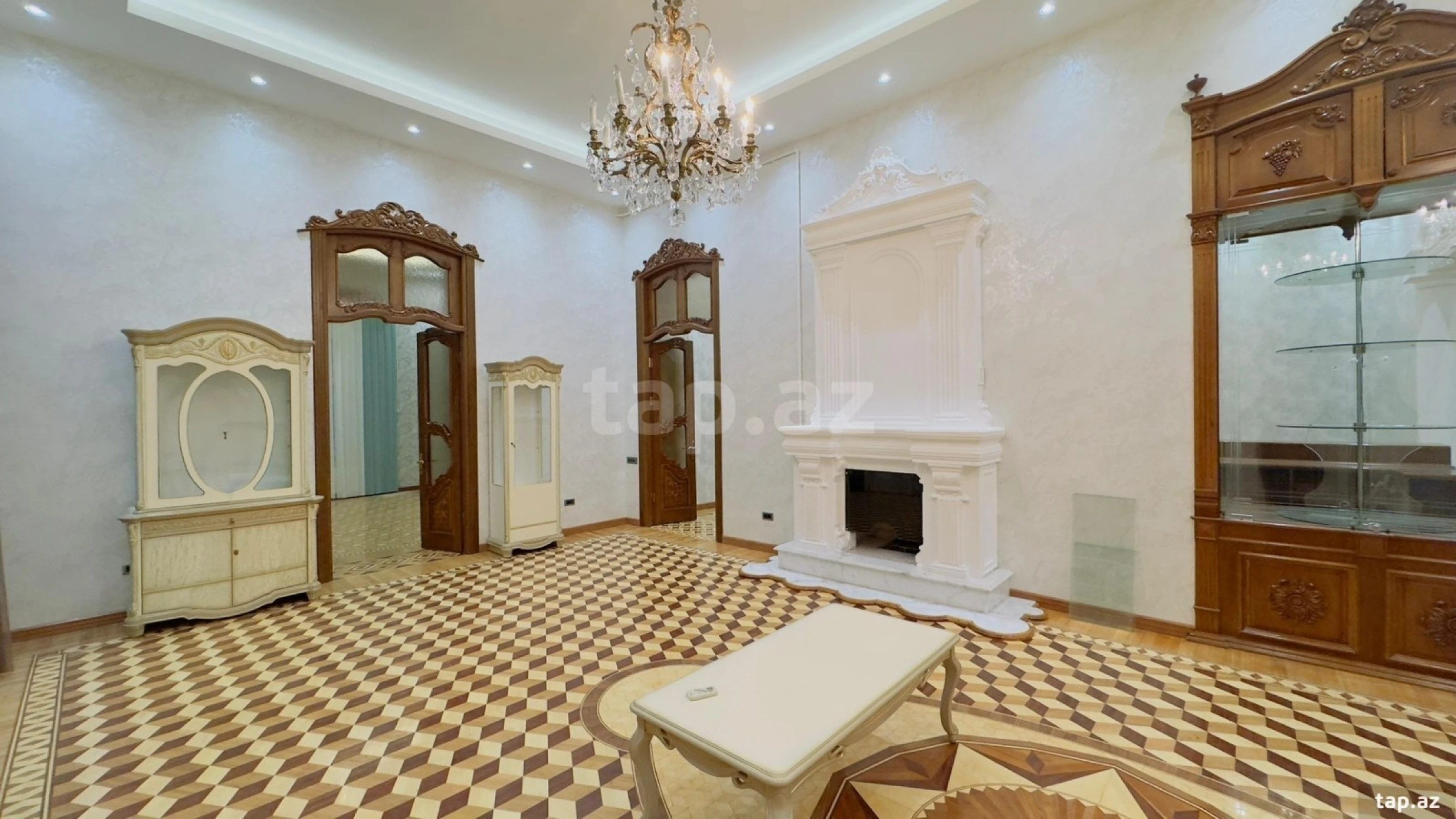 Satılır 5 otaqlı mənzil 220 m²