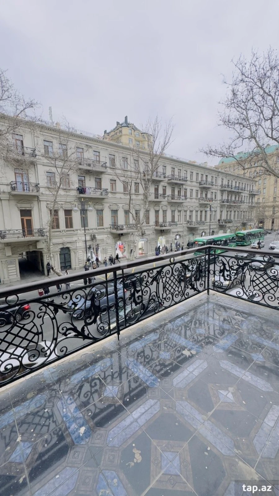 Satılır 5 otaqlı mənzil 220 m²